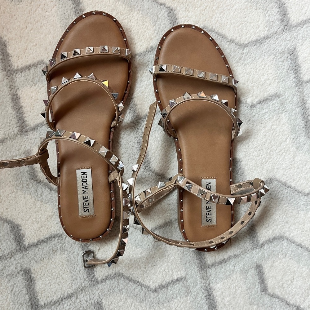 STEVE MADDEN STRAPPY SANDALS